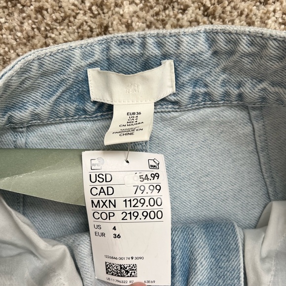 H&M Cuffed Lightwash Denim - Picture 3 of 5